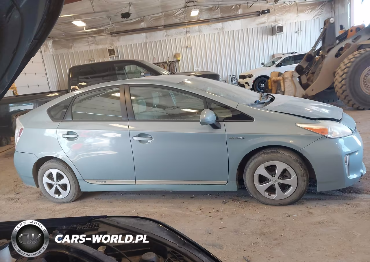 2013 Toyota Prius Two VIN:JTDKN3DU4D5568267 - 13