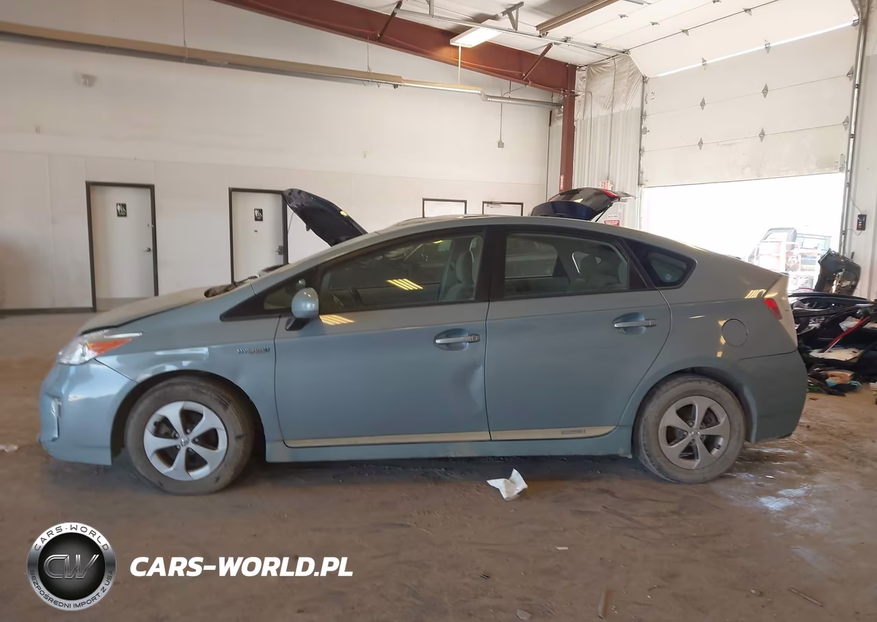 2013 Toyota Prius Two VIN:JTDKN3DU4D5568267 - 14