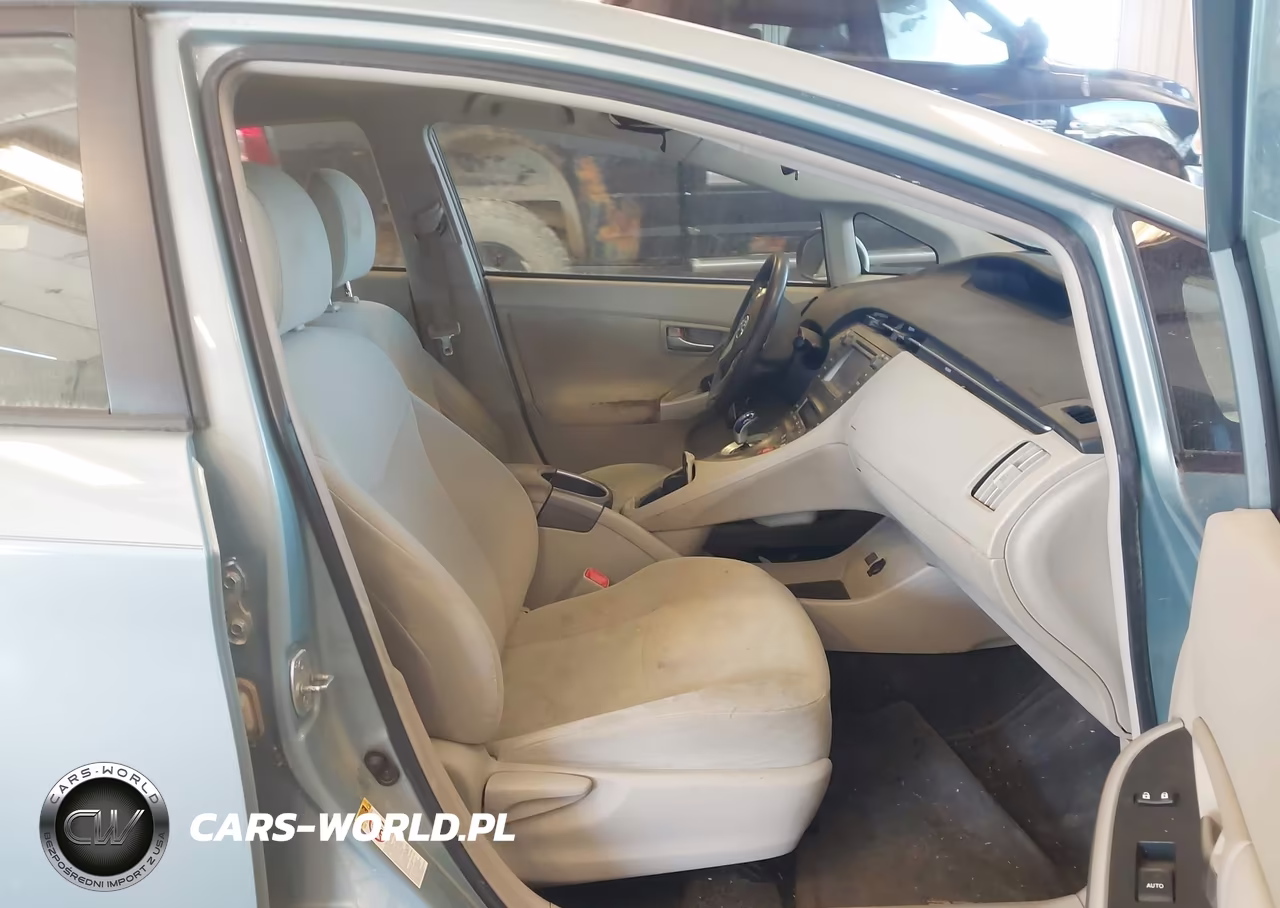 2013 Toyota Prius Two VIN:JTDKN3DU4D5568267 - 5