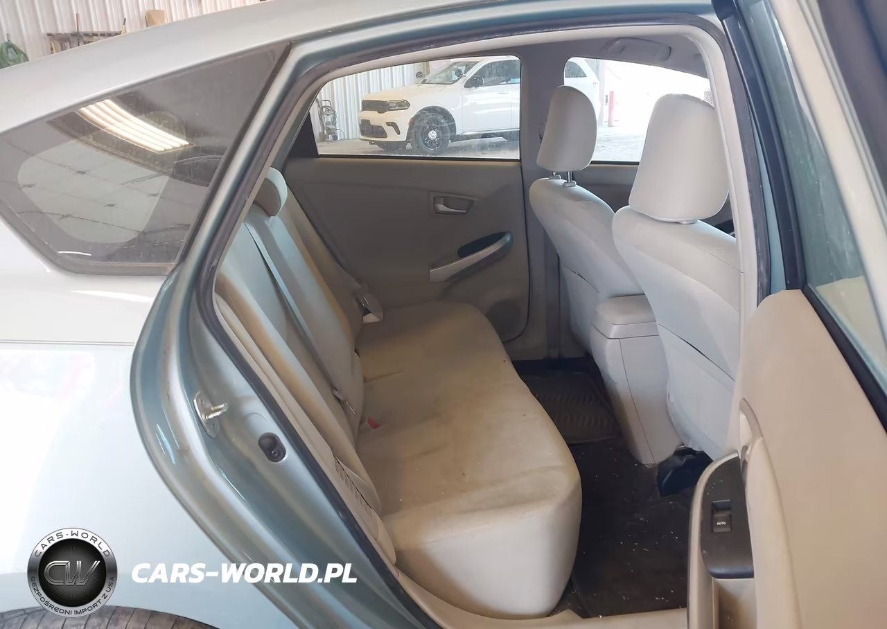 2013 Toyota Prius Two VIN:JTDKN3DU4D5568267 - 8