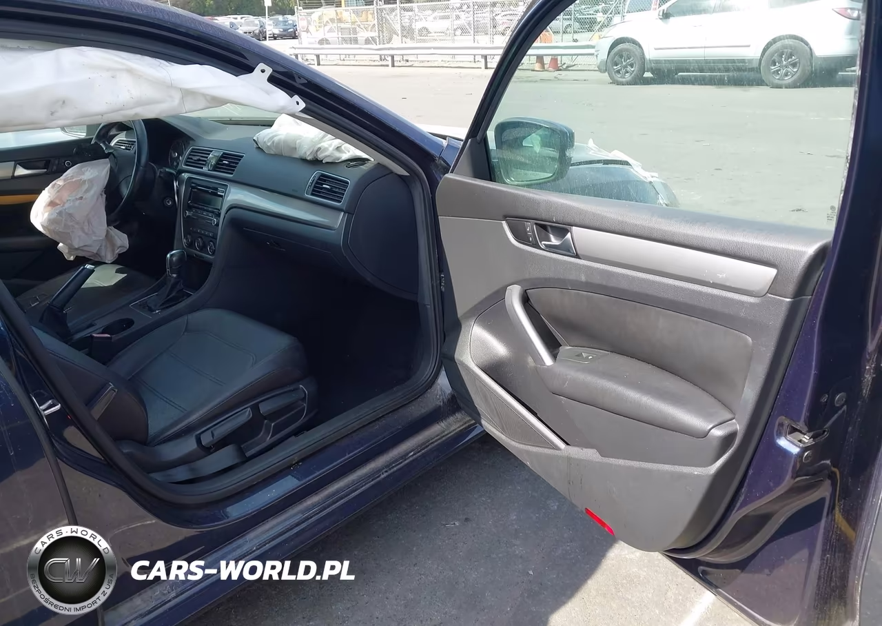 2015 Volkswagen Passat 1.8T Wolfsburg Edition VIN:1VWAT7A3XFC073619 - 5