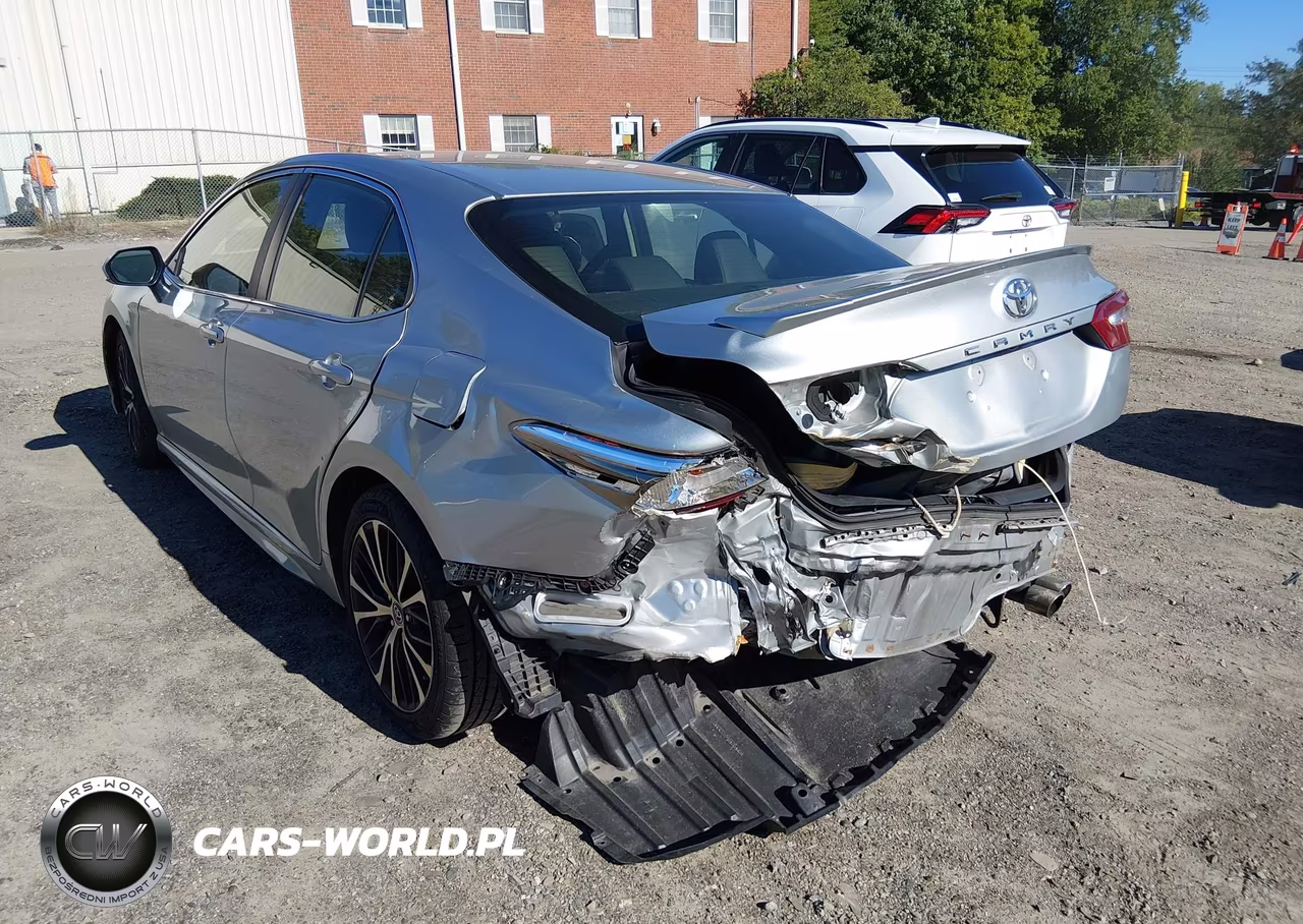 2018 Toyota Camry Se VIN:JTNB11HK2J3016231 - 3