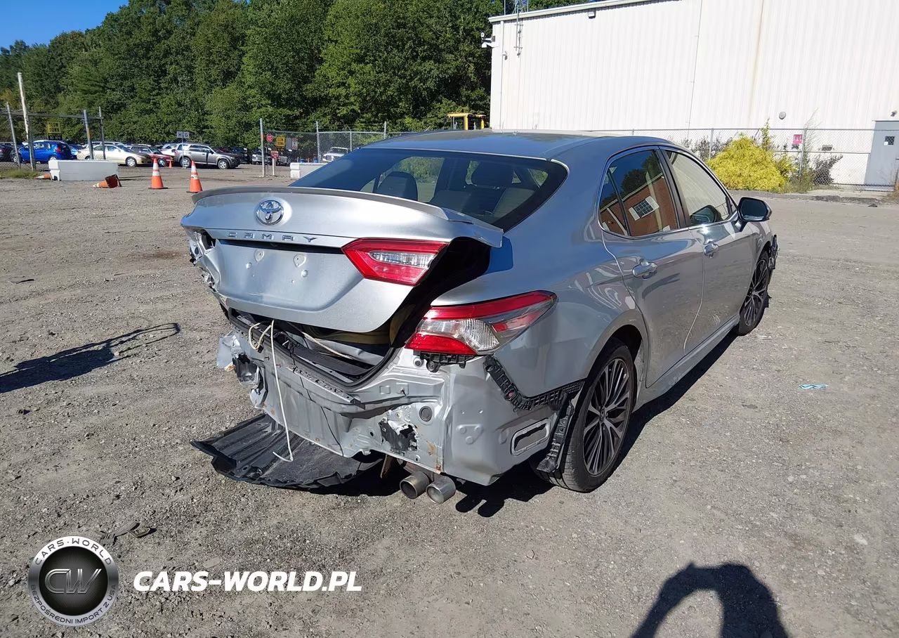 2018 Toyota Camry Se VIN:JTNB11HK2J3016231 - 4