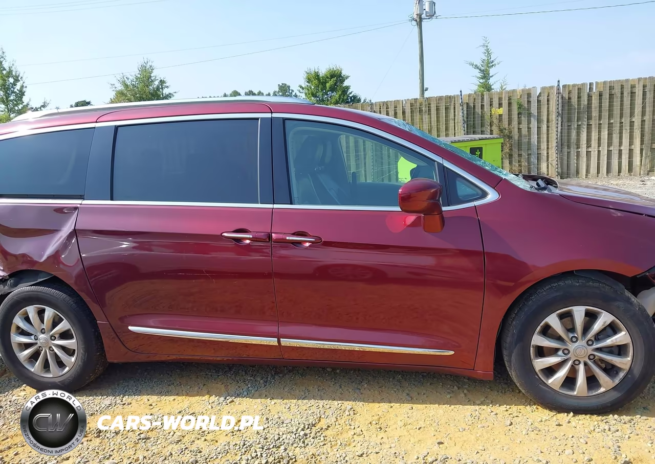 2019 Chrysler Pacifica Touring L VIN:2C4RC1BG6KR554876 - 14