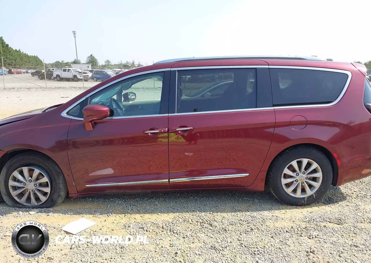 2019 Chrysler Pacifica Touring L VIN:2C4RC1BG6KR554876 - 15