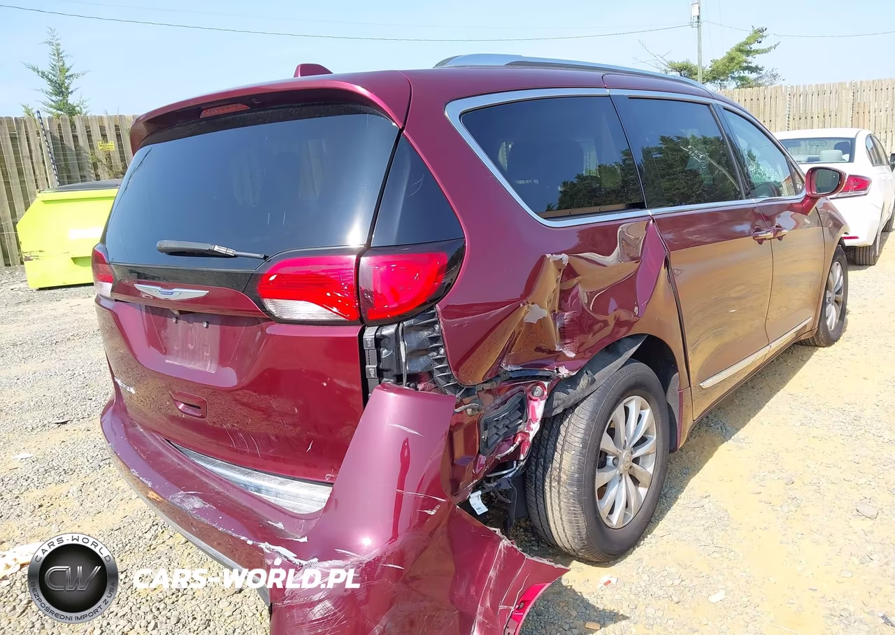 2019 Chrysler Pacifica Touring L VIN:2C4RC1BG6KR554876 - 4