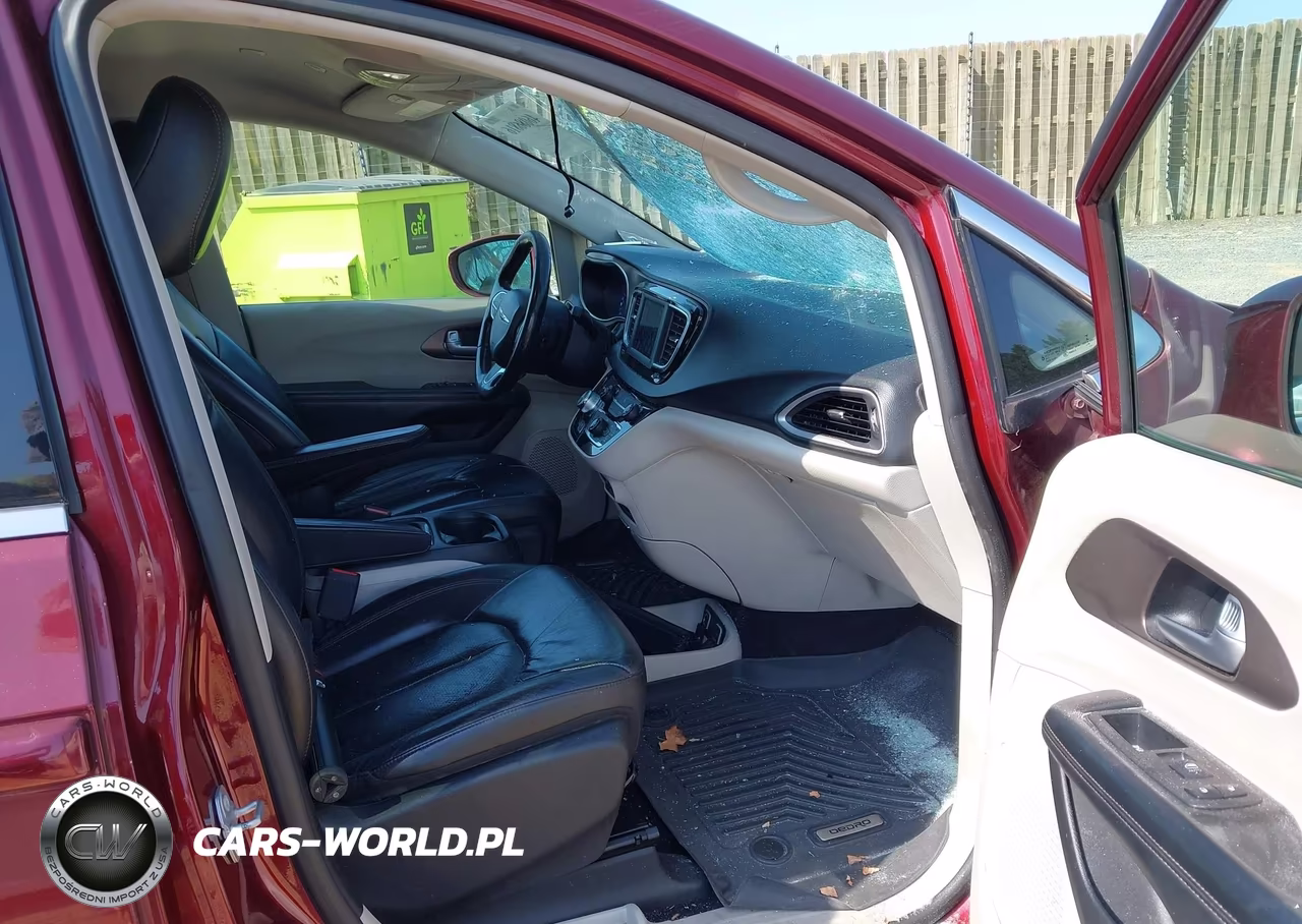 2019 Chrysler Pacifica Touring L VIN:2C4RC1BG6KR554876 - 5