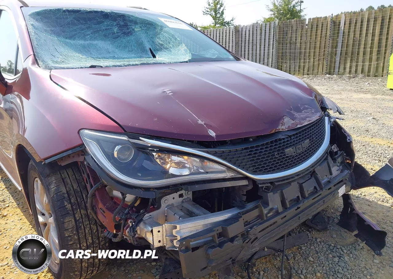 2019 Chrysler Pacifica Touring L VIN:2C4RC1BG6KR554876 - 6