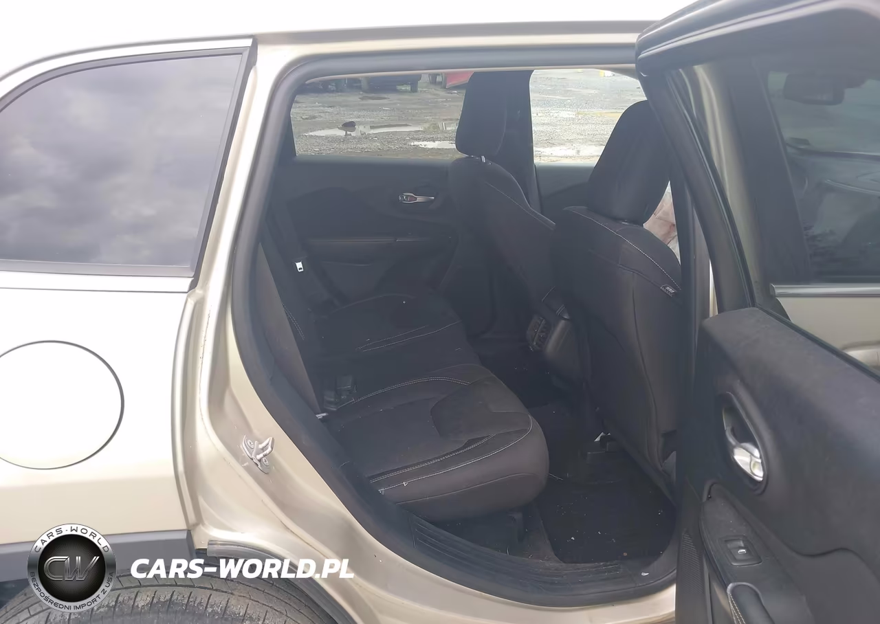 2015 Jeep Cherokee Latitude VIN:1C4PJMCS0FW529437 - 8