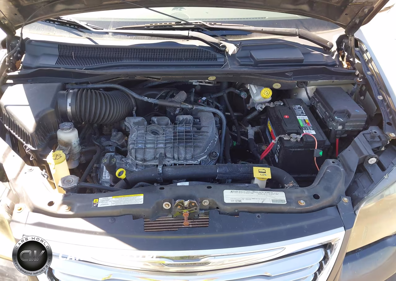2011 Chrysler Town & Country Touring-L VIN:2A4RR8DG2BR677542 - 10