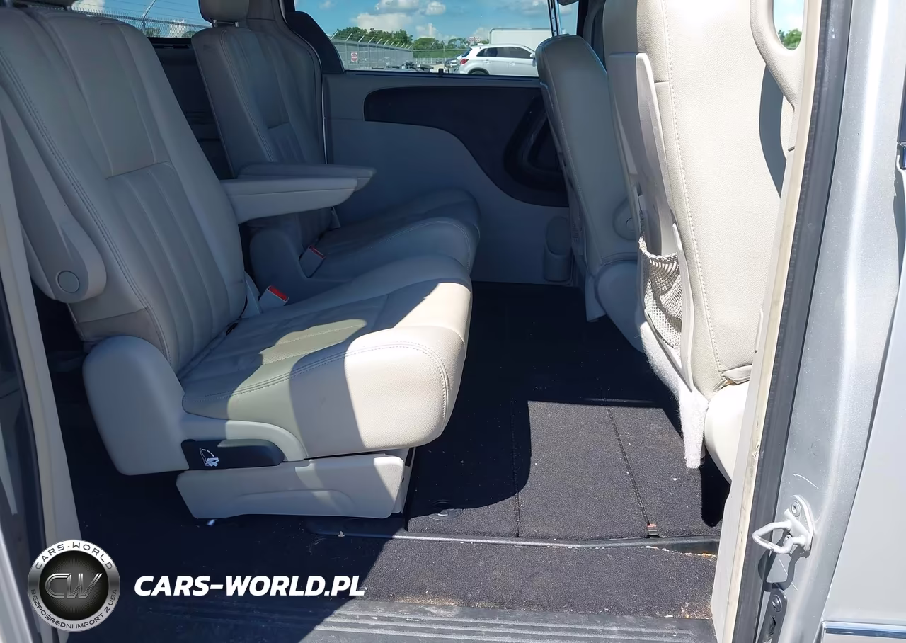 2011 Chrysler Town & Country Touring-L VIN:2A4RR8DG2BR677542 - 8