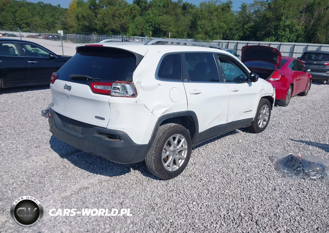 2018 Jeep Cherokee Latitude Plus Fwd VIN:1C4PJLLB6JD590659 - 4