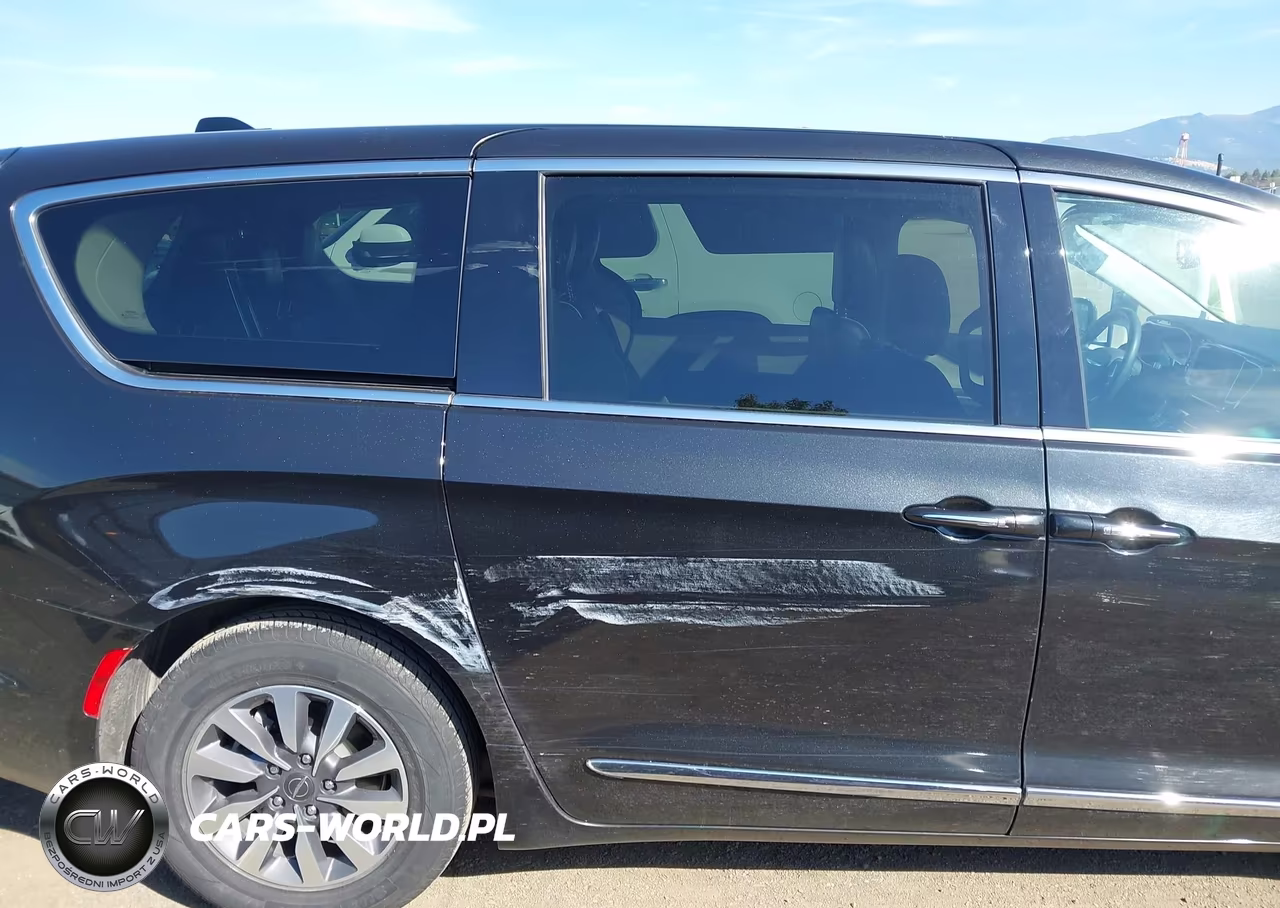 2023 Chrysler Pacifica Hybrid Limited VIN:2C4RC1S72PR632691 - 19