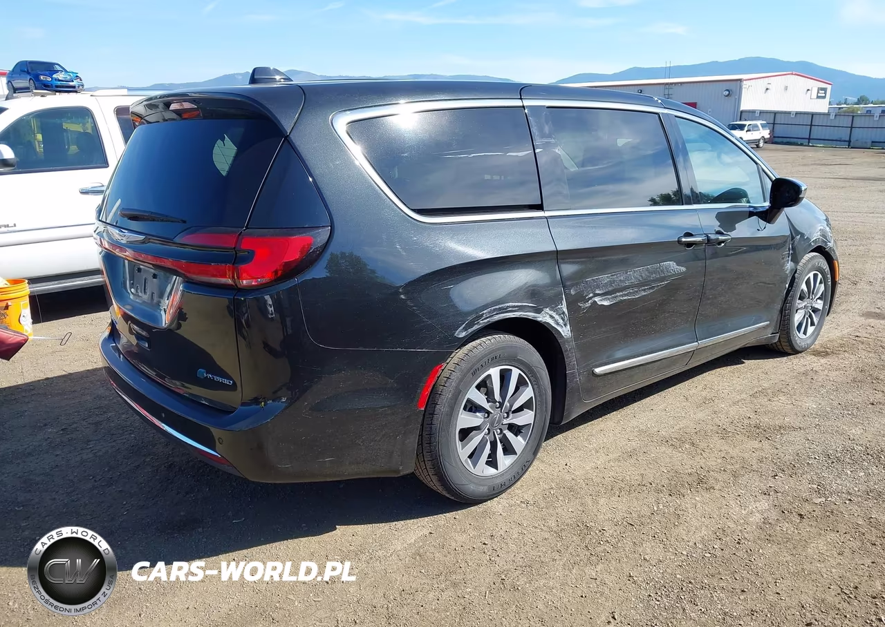 2023 Chrysler Pacifica Hybrid Limited VIN:2C4RC1S72PR632691 - 4