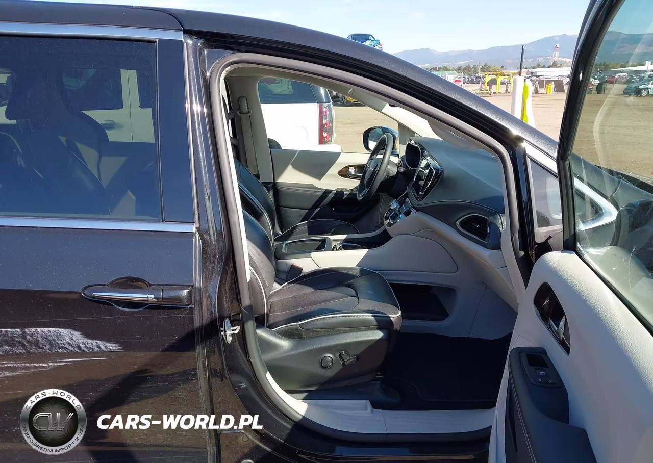 2023 Chrysler Pacifica Hybrid Limited VIN:2C4RC1S72PR632691 - 5