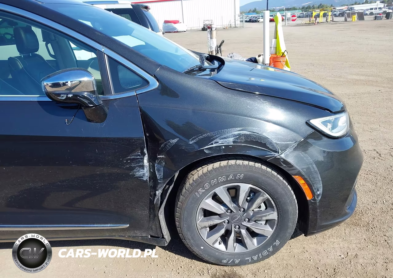 2023 Chrysler Pacifica Hybrid Limited VIN:2C4RC1S72PR632691 - 6