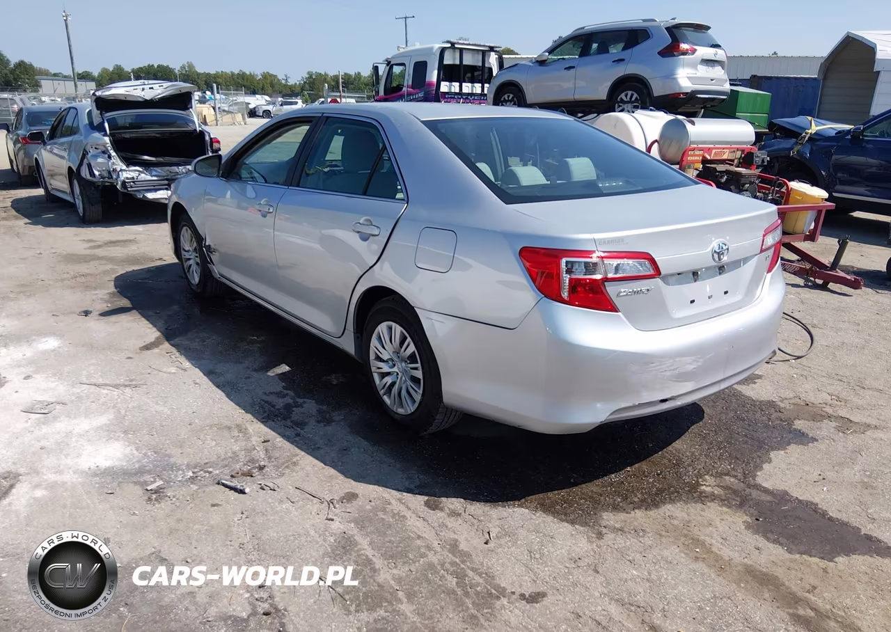 2014 Toyota Camry Le VIN:4T4BF1FK1ER424939 - 3