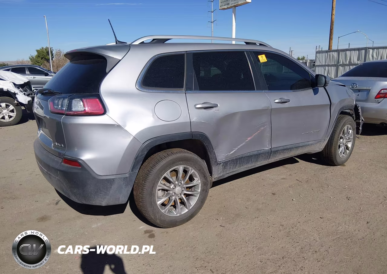 2021 Jeep Cherokee Latitude Plus 4X4 VIN:1C4PJMLB3MD123290 - 4