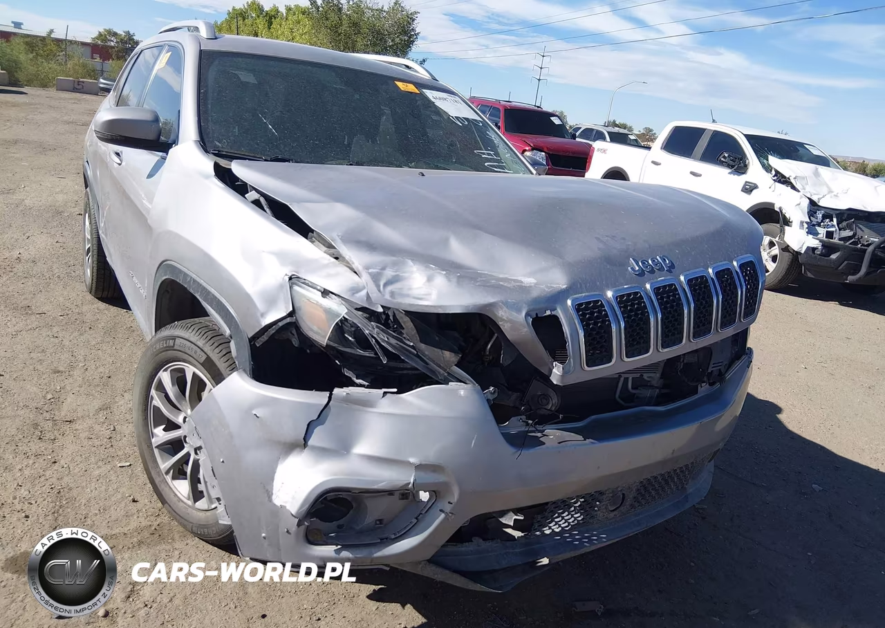 2021 Jeep Cherokee Latitude Plus 4X4 VIN:1C4PJMLB3MD123290 - 6