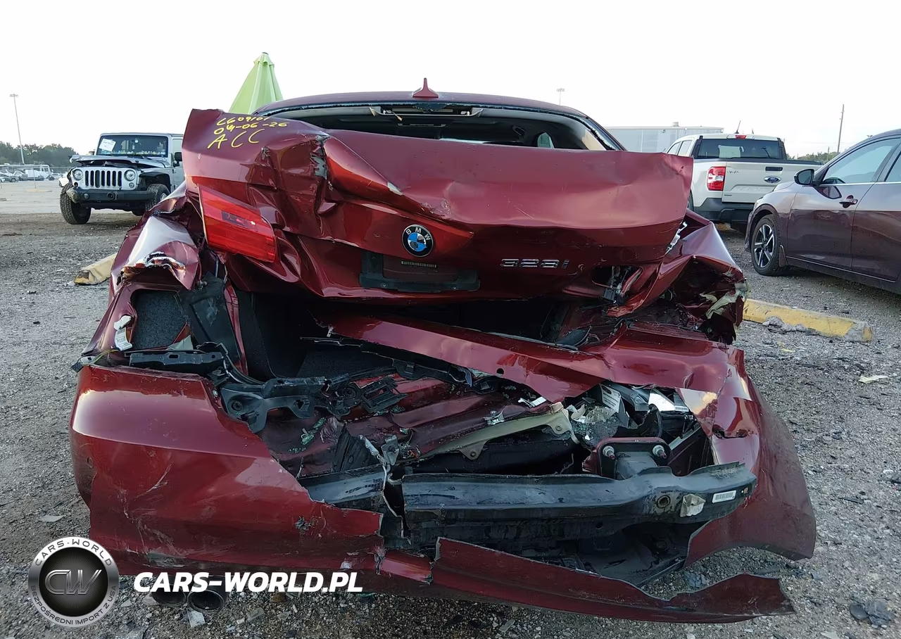 2011 BMW 328I VIN:WBAKE5C57BE573317 - 15