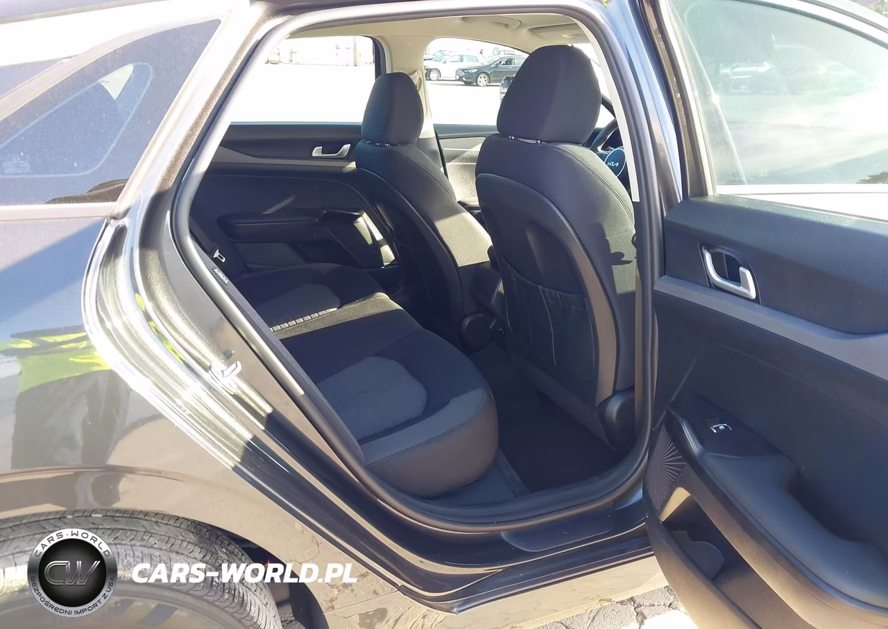 2025 Kia K5 Lxs VIN:KNAG24J78S5299607 - 8