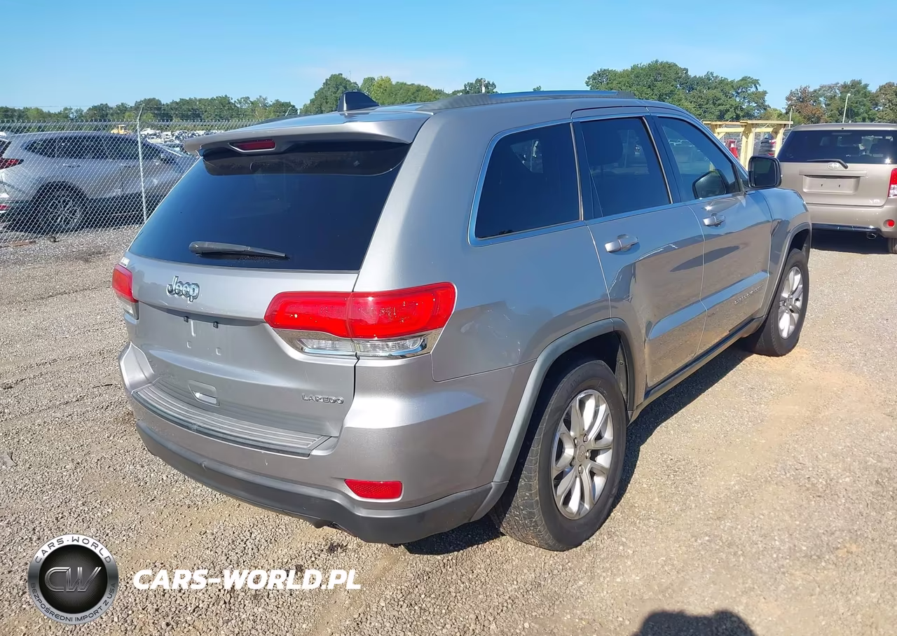 2015 Jeep Grand Cherokee Laredo VIN:1C4RJEAG1FC681175 - 4