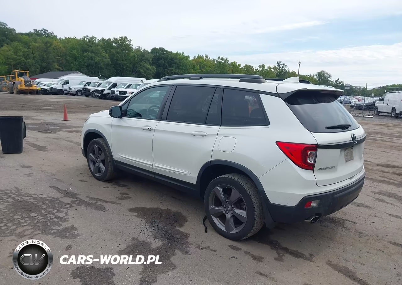 2019 Honda Passport Touring VIN:5FNYF8H95KB003872 - 3