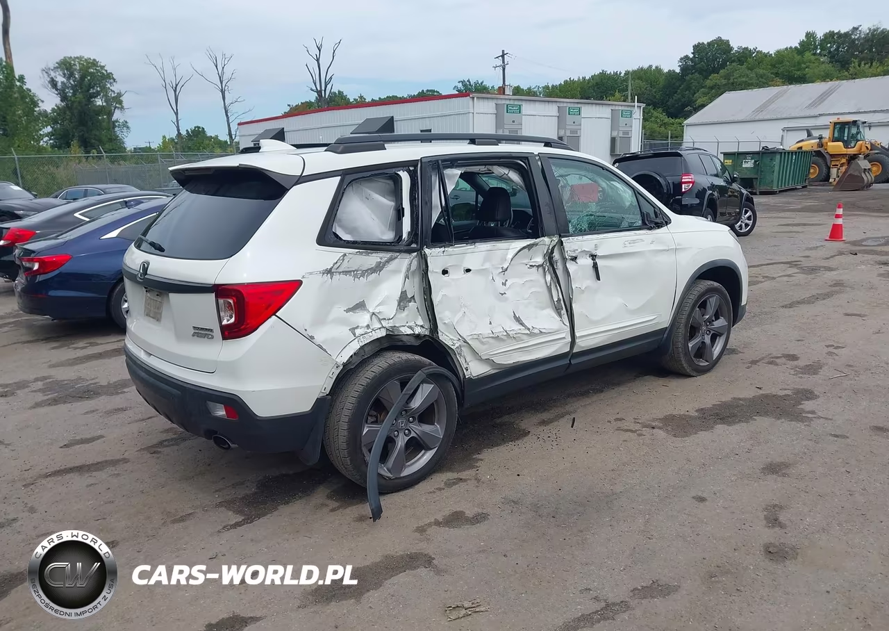 2019 Honda Passport Touring VIN:5FNYF8H95KB003872 - 4