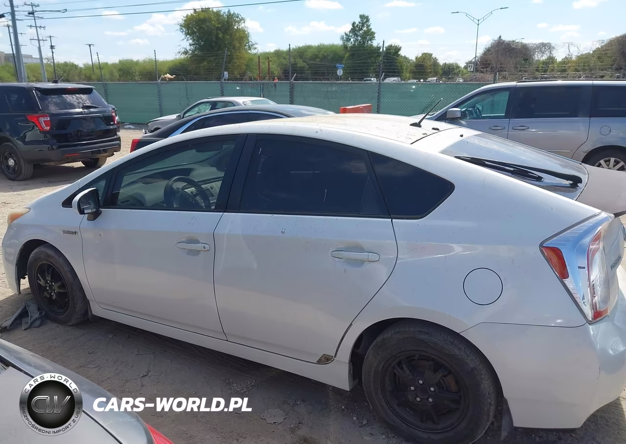 2013 Toyota Prius Two VIN:JTDKN3DUXD0345616 - 14