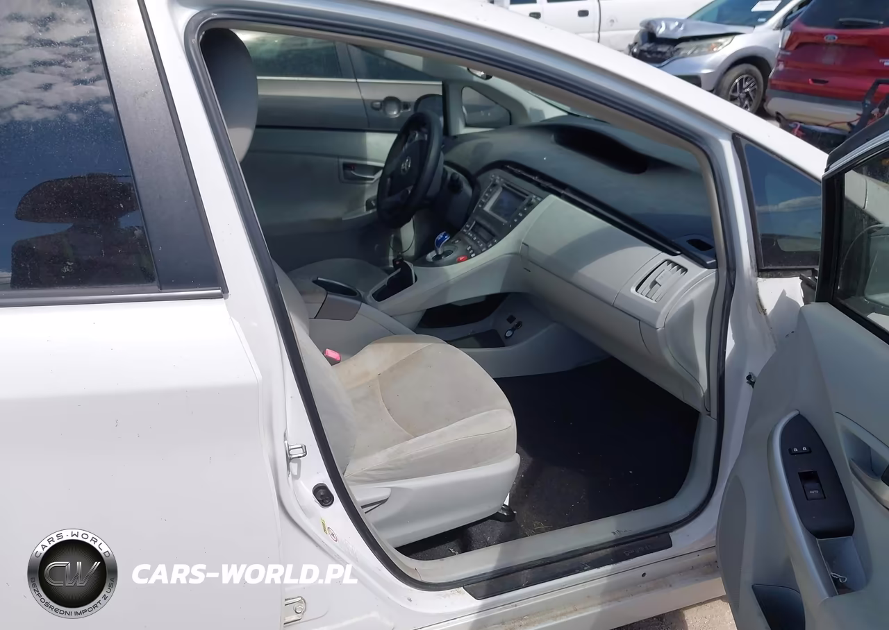 2013 Toyota Prius Two VIN:JTDKN3DUXD0345616 - 5