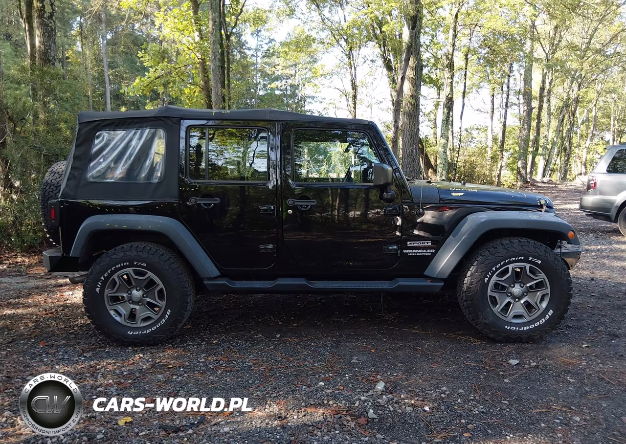 2015 Jeep Wrangler Unlimited Sport VIN:1C4BJWDG4FL668956 - 13