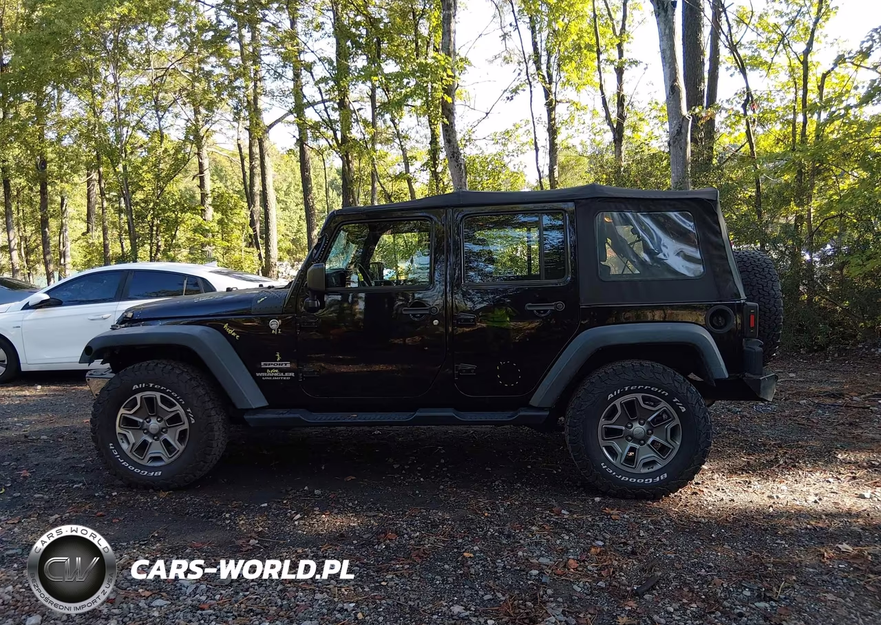 2015 Jeep Wrangler Unlimited Sport VIN:1C4BJWDG4FL668956 - 14