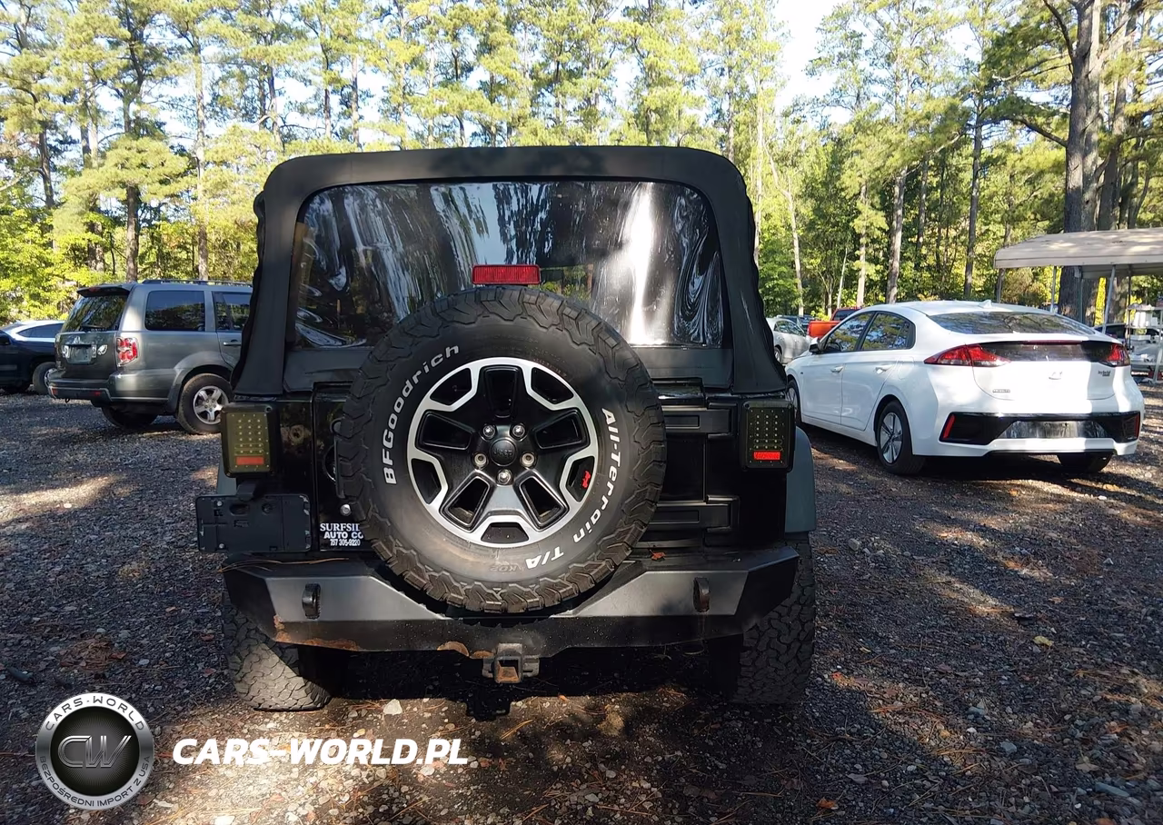 2015 Jeep Wrangler Unlimited Sport VIN:1C4BJWDG4FL668956 - 16
