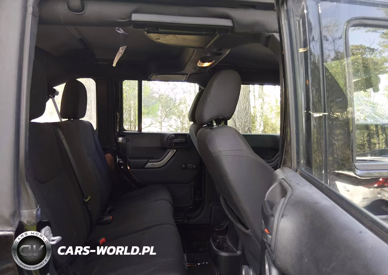 2015 Jeep Wrangler Unlimited Sport VIN:1C4BJWDG4FL668956 - 8