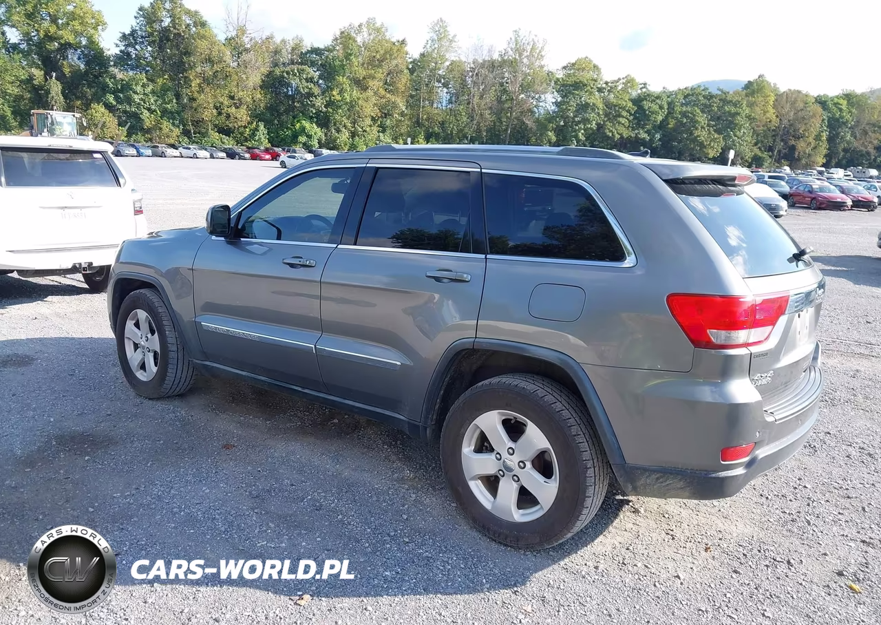 2011 Jeep Grand Cherokee Laredo VIN:1J4RR4GG9BC704670 - 3