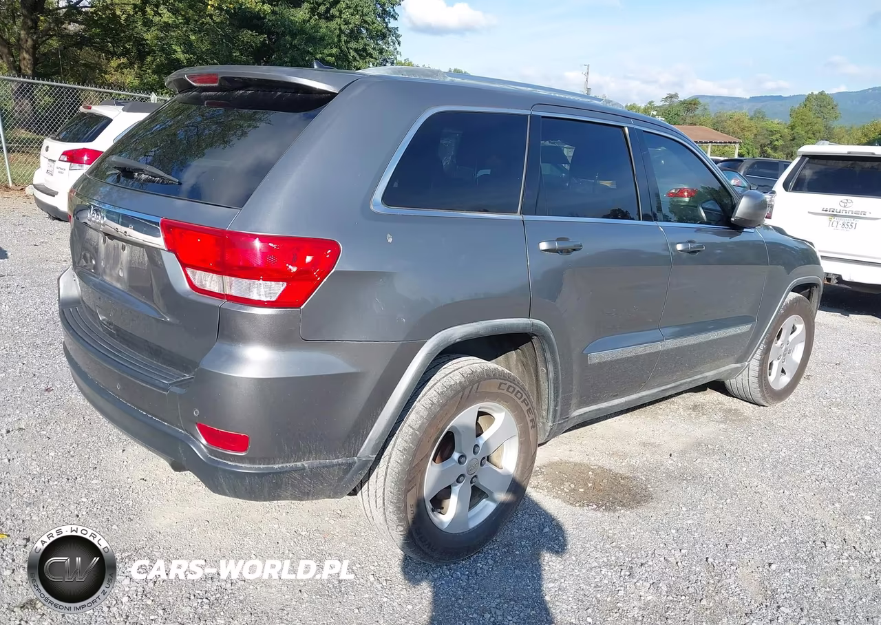 2011 Jeep Grand Cherokee Laredo VIN:1J4RR4GG9BC704670 - 4