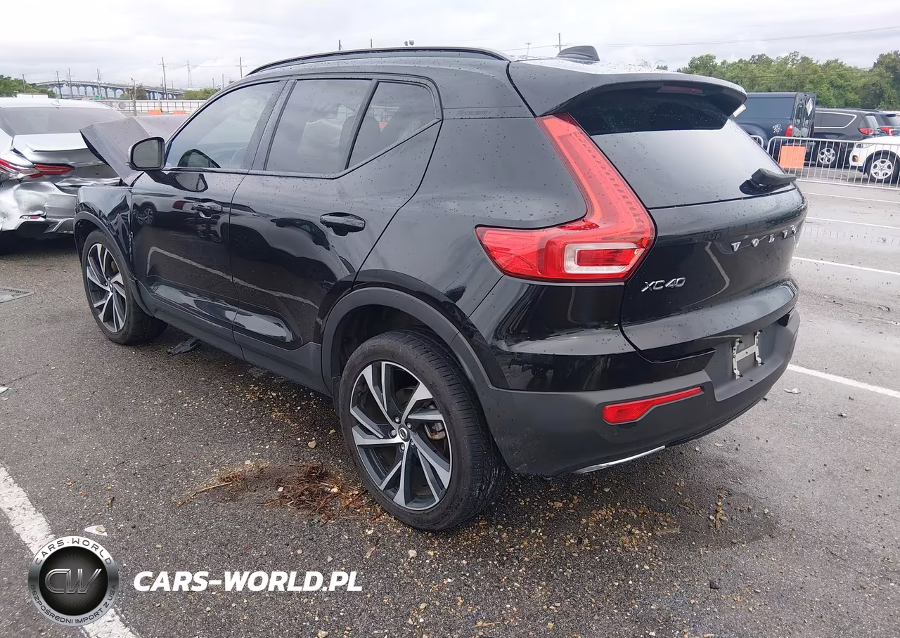 2020 Volvo Xc40 T5 R-Design VIN:YV4162UM4L2327888 - 3