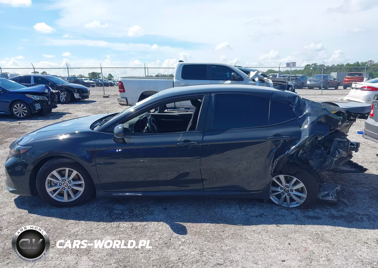 2025 Toyota Camry Le VIN:4T1DAACKXSU047108 - 14