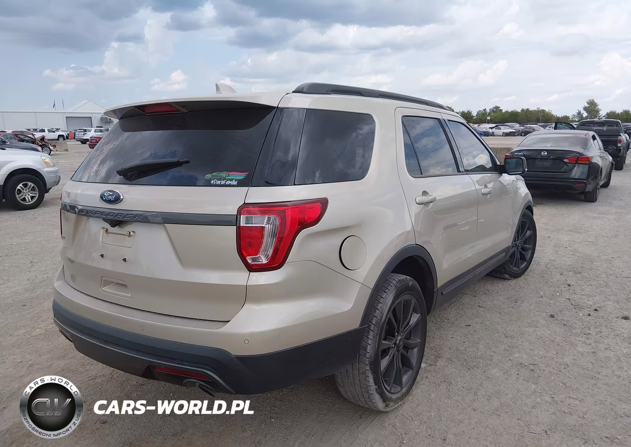 2017 Ford Explorer Xlt VIN:1FM5K7D85HGD39991 - 4