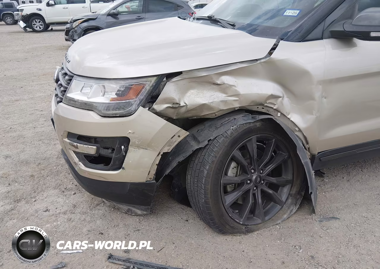 2017 Ford Explorer Xlt VIN:1FM5K7D85HGD39991 - 6
