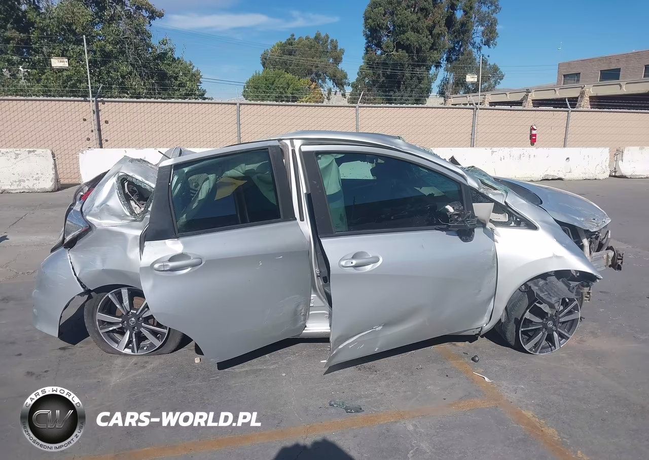 2018 Nissan Versa Note Sr VIN:3N1CE2CP8JL353256 - 13