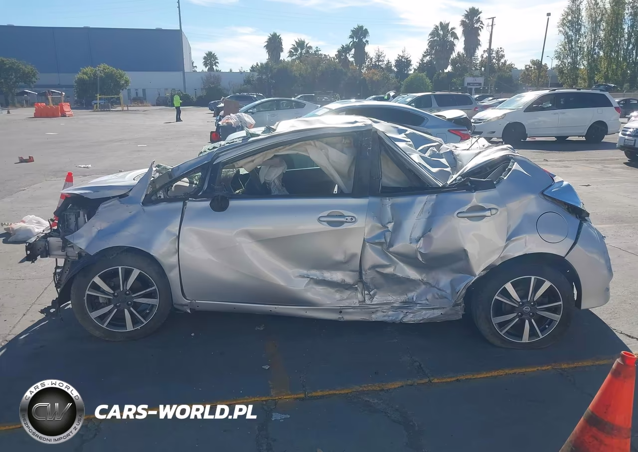 2018 Nissan Versa Note Sr VIN:3N1CE2CP8JL353256 - 14