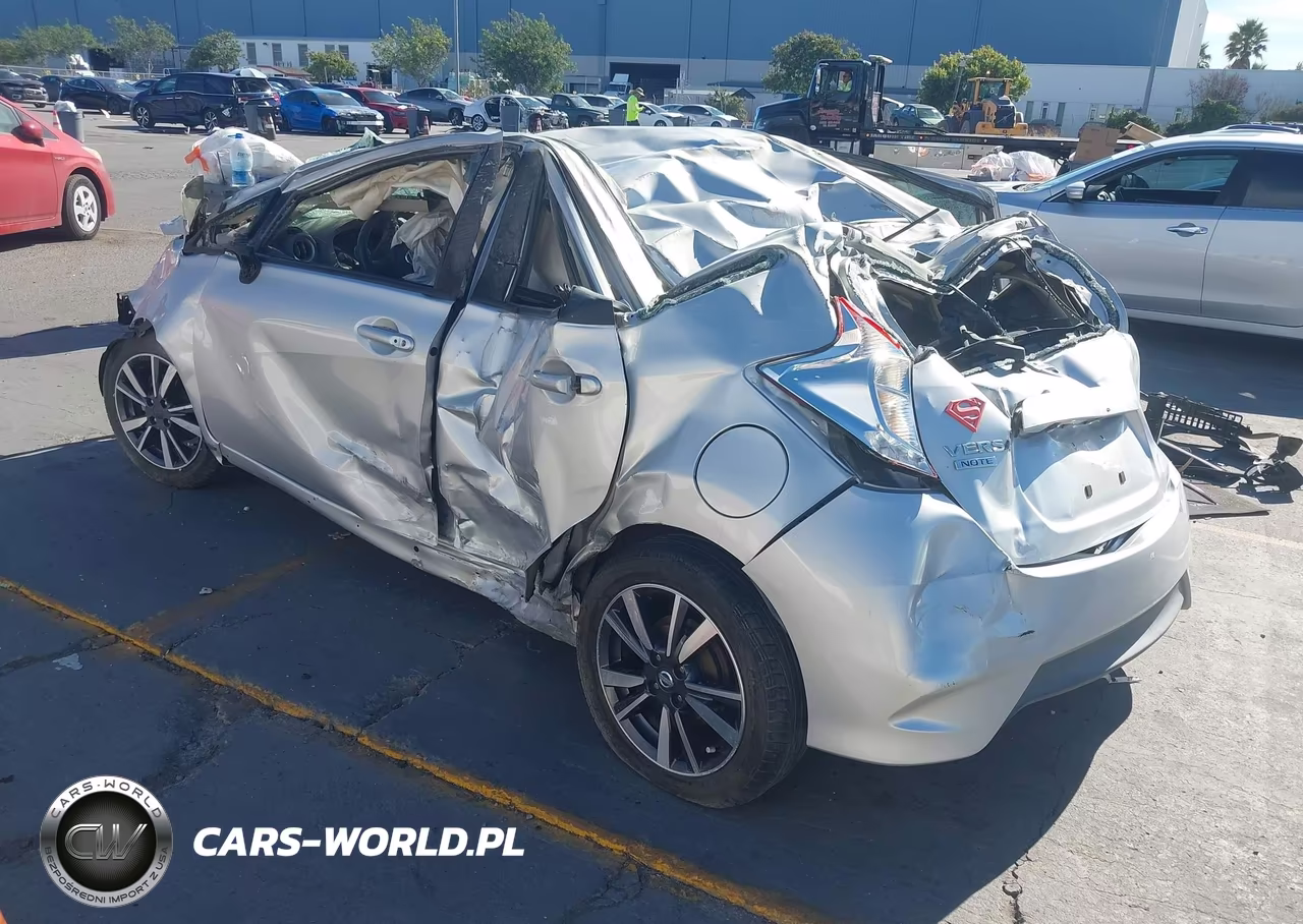 2018 Nissan Versa Note Sr VIN:3N1CE2CP8JL353256 - 3