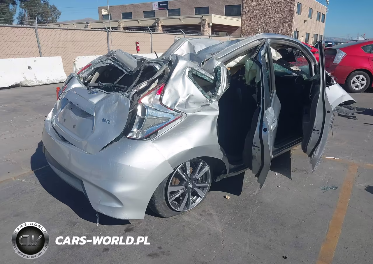 2018 Nissan Versa Note Sr VIN:3N1CE2CP8JL353256 - 4