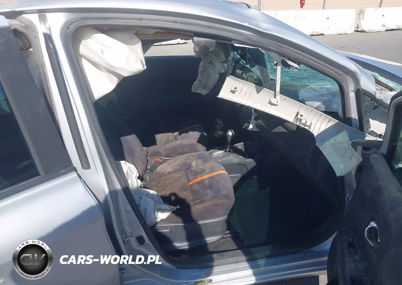 2018 Nissan Versa Note Sr VIN:3N1CE2CP8JL353256 - 5