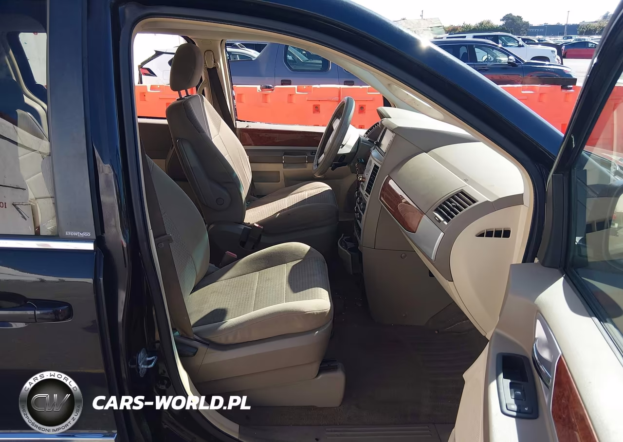 2009 Chrysler Town & Country Touring VIN:2A8HR54169R613910 - 5