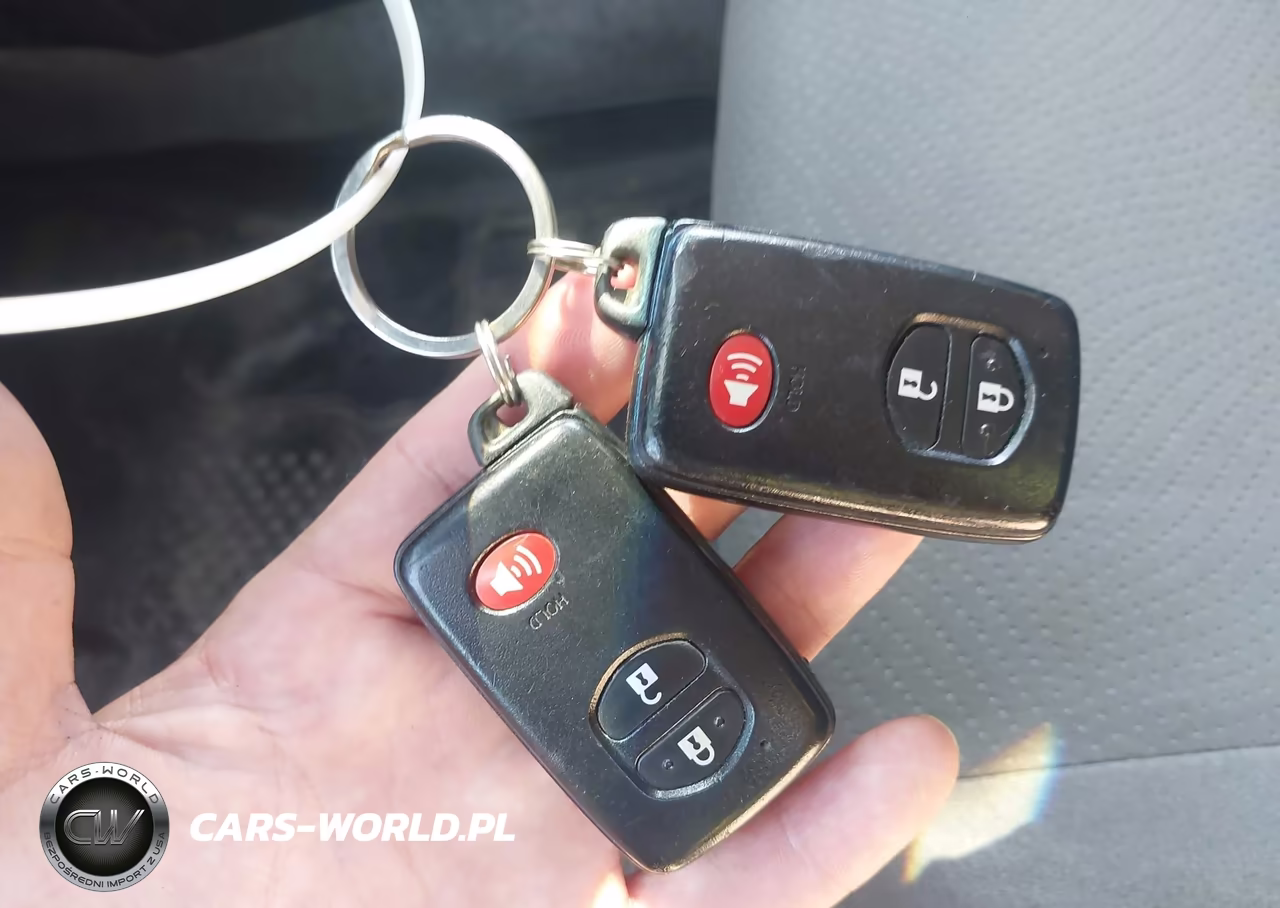 2014 Toyota Prius Two VIN:JTDKN3DU5E0370098 - 11