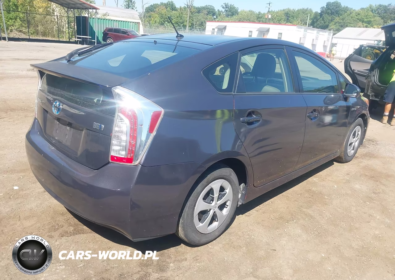 2014 Toyota Prius Two VIN:JTDKN3DU5E0370098 - 4