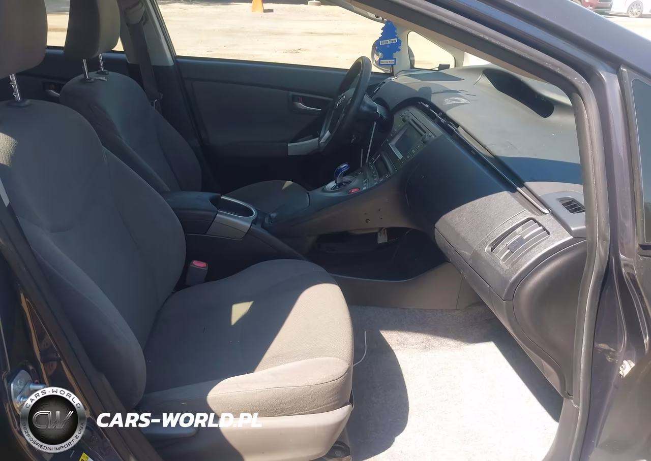 2014 Toyota Prius Two VIN:JTDKN3DU5E0370098 - 5