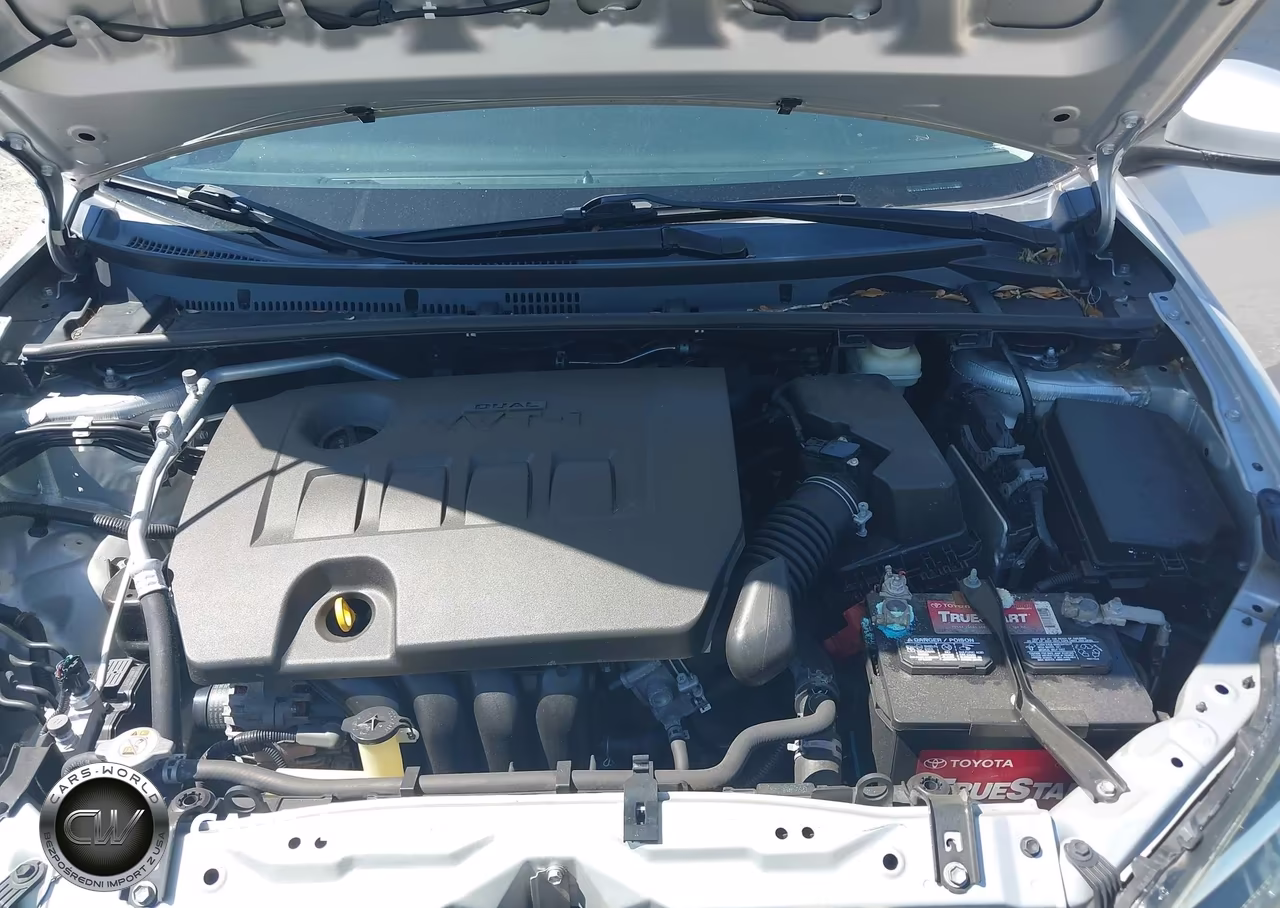 2018 Toyota Corolla Le VIN:5YFBURHE8JP837863 - 10